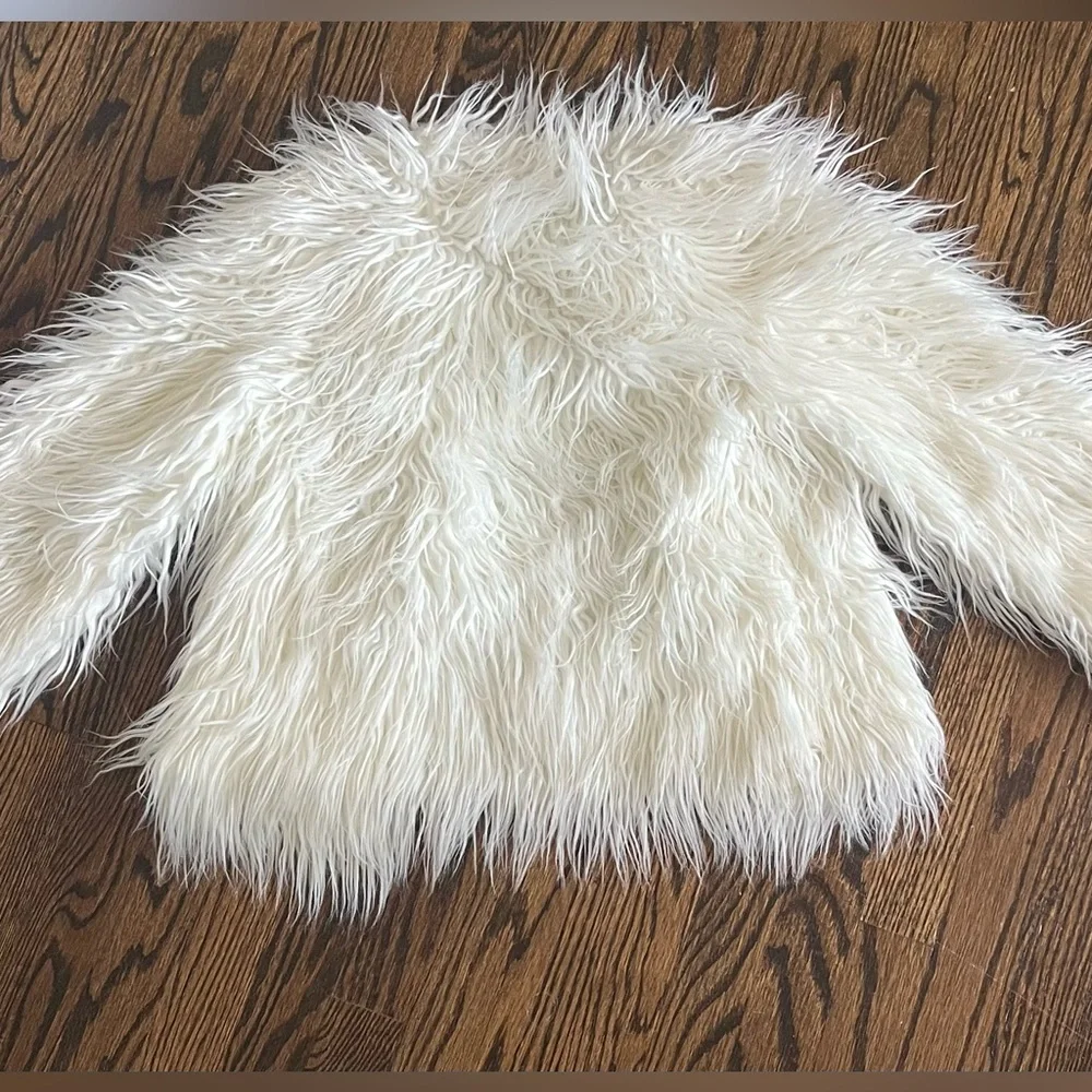 fluffy faux fur white jacket - Picture 3 of 3